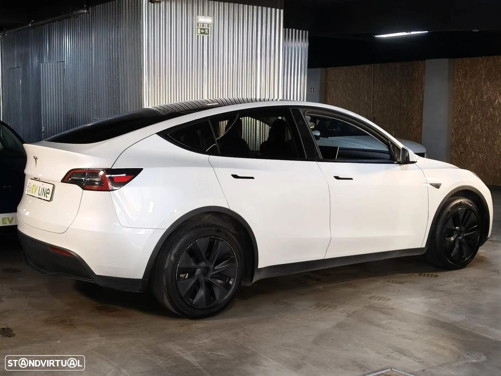 Tesla Model Y RWD - 11