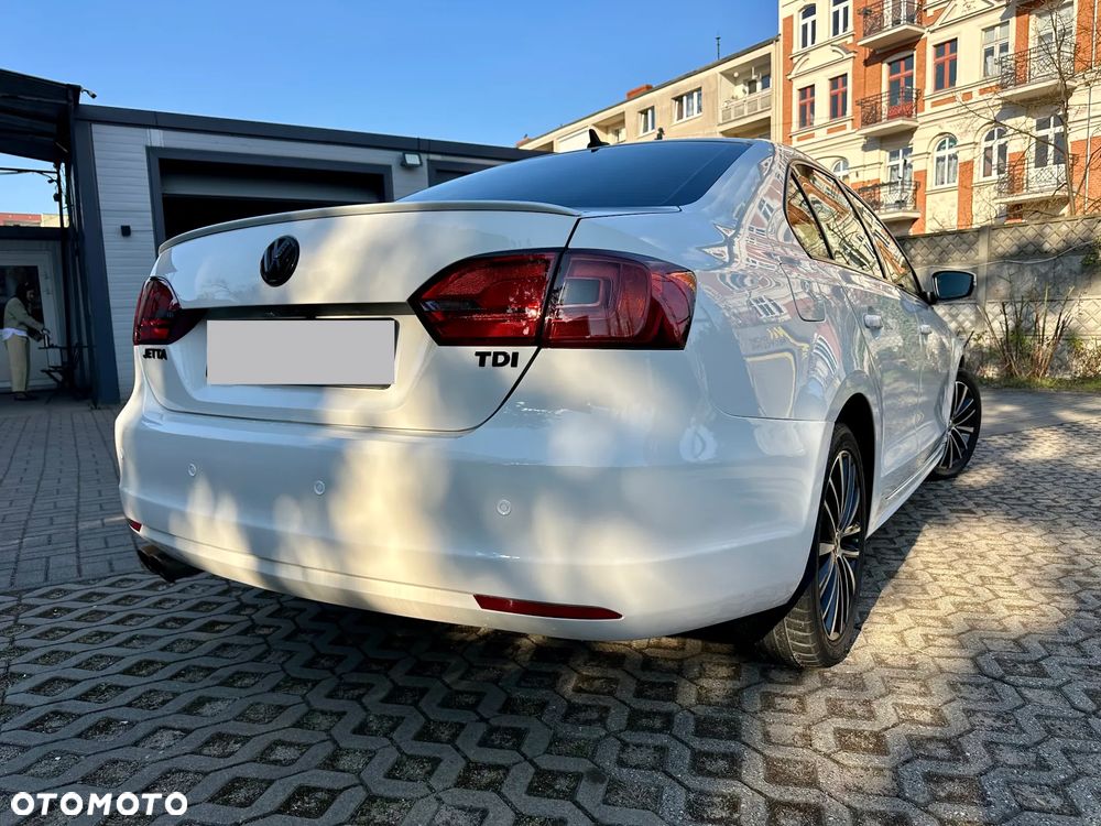 Volkswagen Jetta 2.0 TDI Highline CityLine DSG - 4