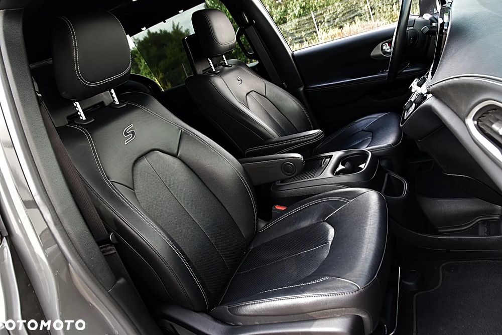 Chrysler Pacifica - 22