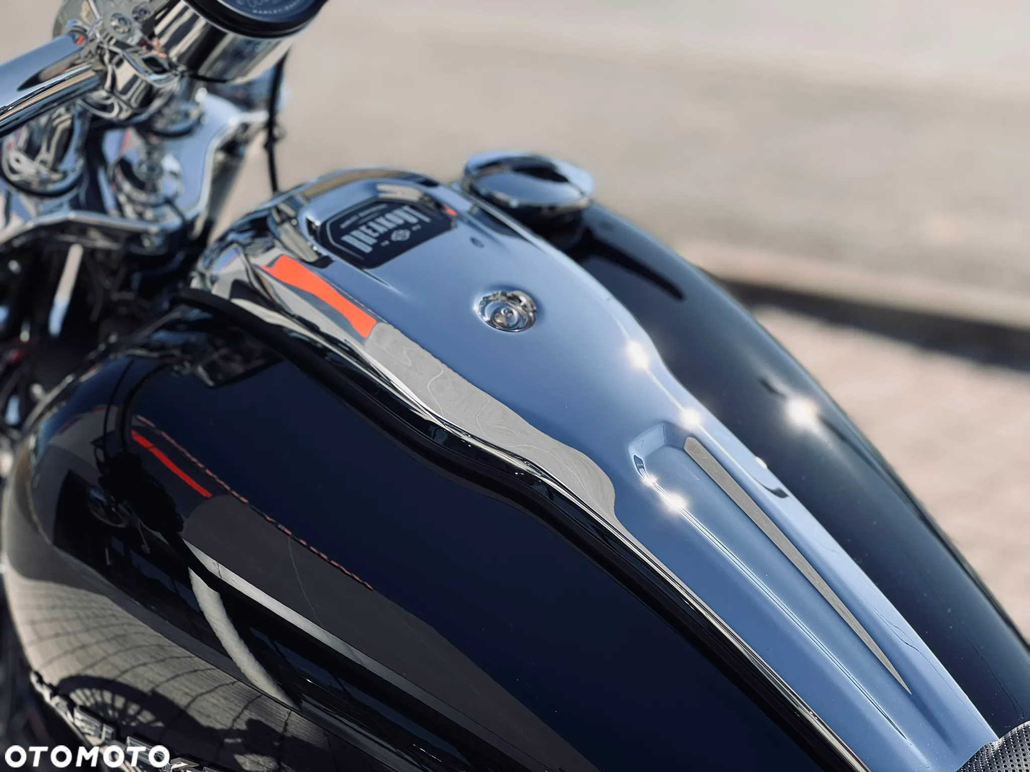 Harley-Davidson Softail Breakout - 13