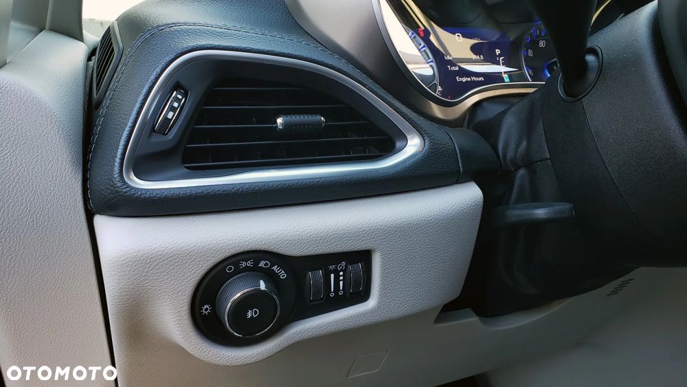 Chrysler Pacifica - 17