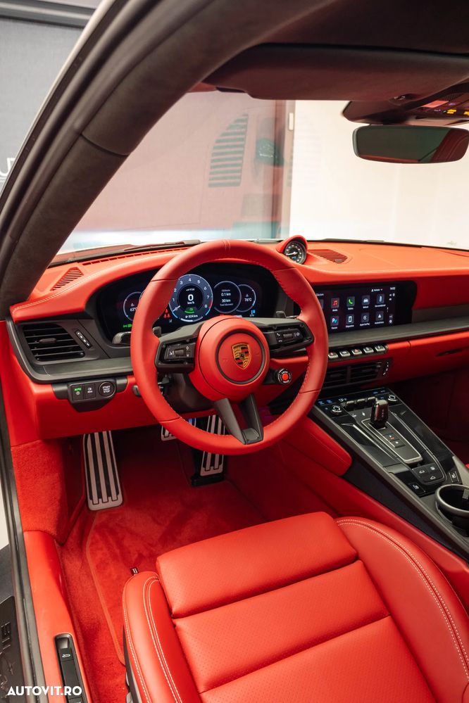 Porsche 911 Carrera 4 GTS PDK - 21