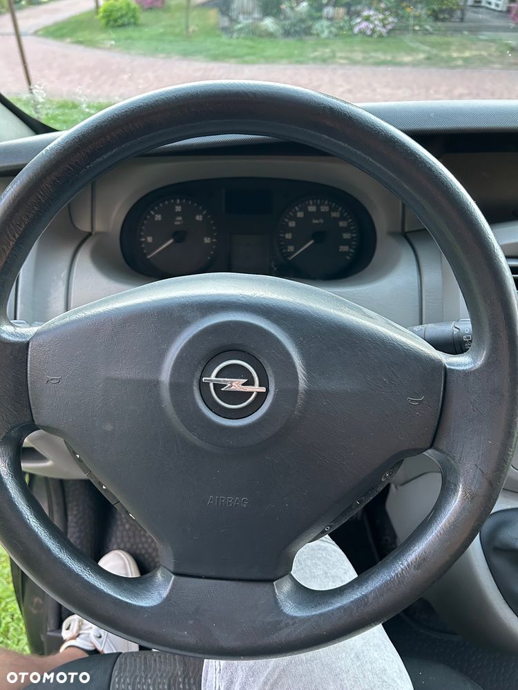 Opel Vivaro - 10