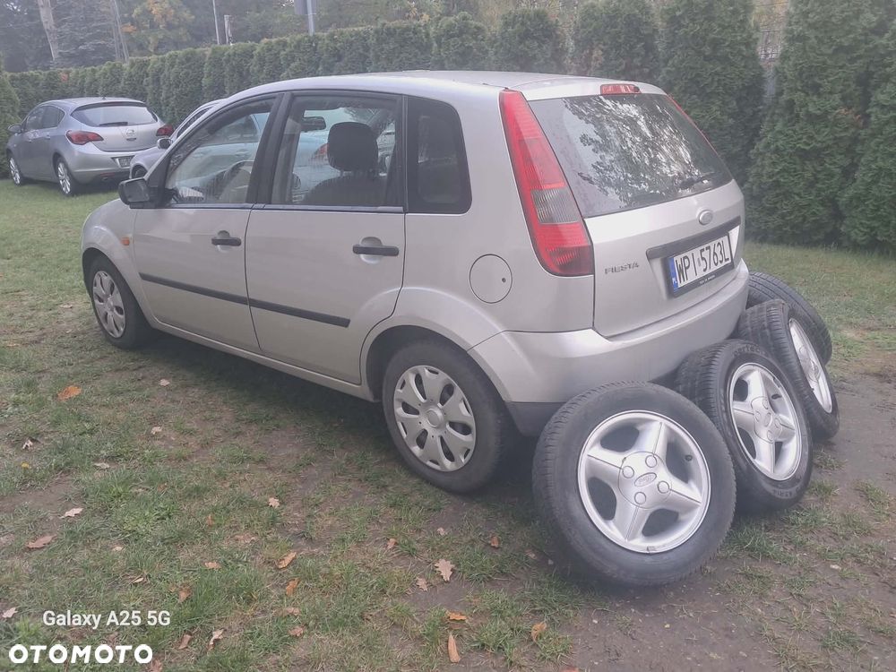Ford Fiesta 1.3 Ambiente - 10
