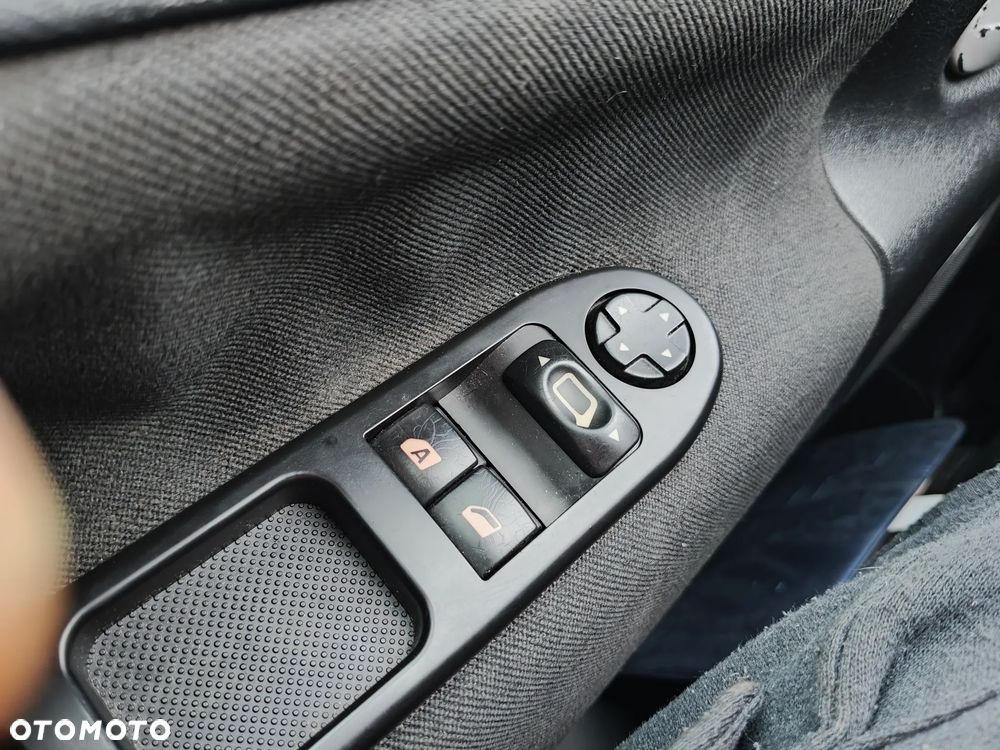 Peugeot 207 90 HDi FAP (Blue Lion) Sport - 21