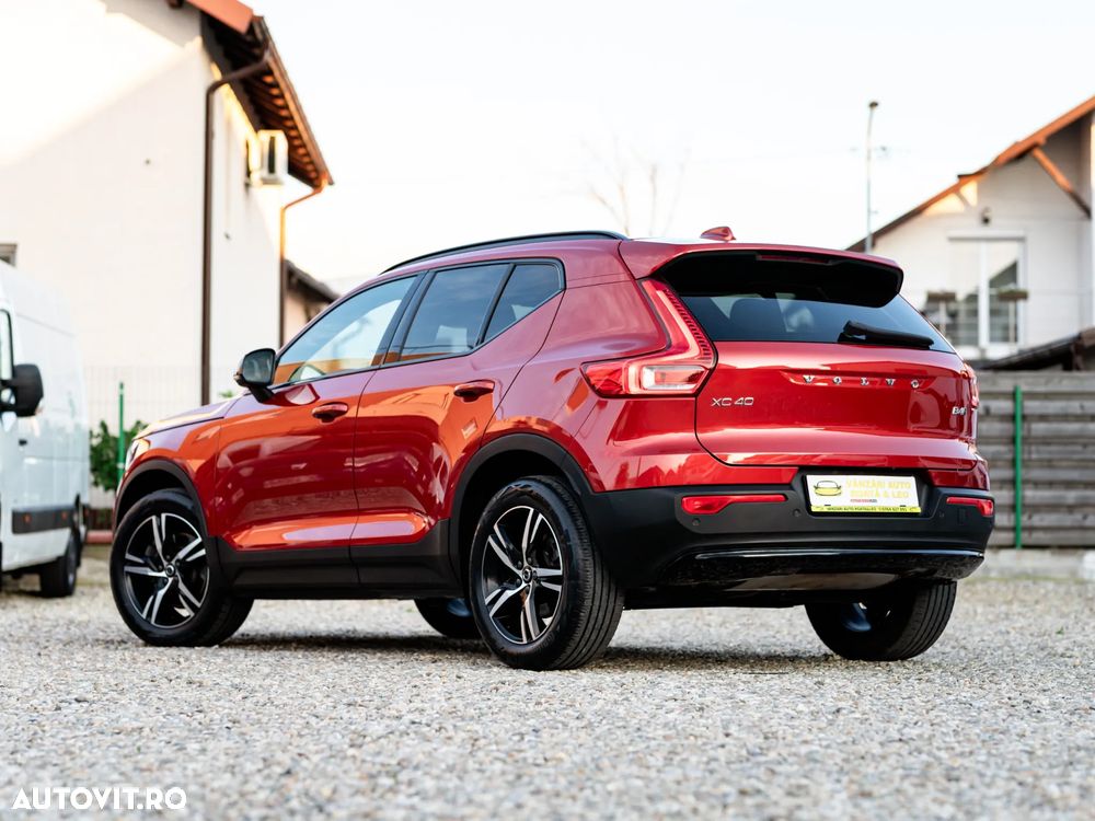Volvo XC 40 B4 AT8 AWD Mild Hybrid R-Design - 11