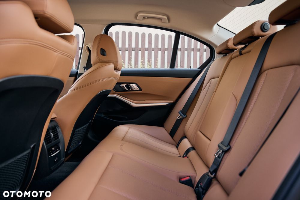 BMW Seria 3 320d xDrive Luxury Line - 24