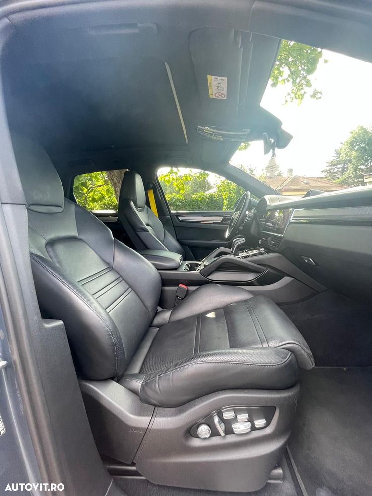 Porsche Cayenne S - 8
