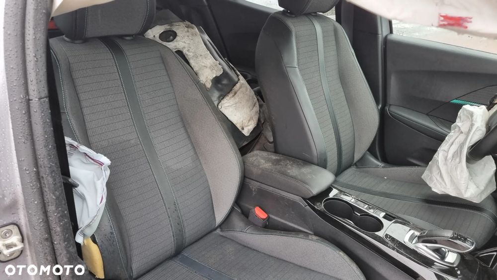 Peugeot 2008 1.2 PureTech Active Pack S&S EAT8 - 11