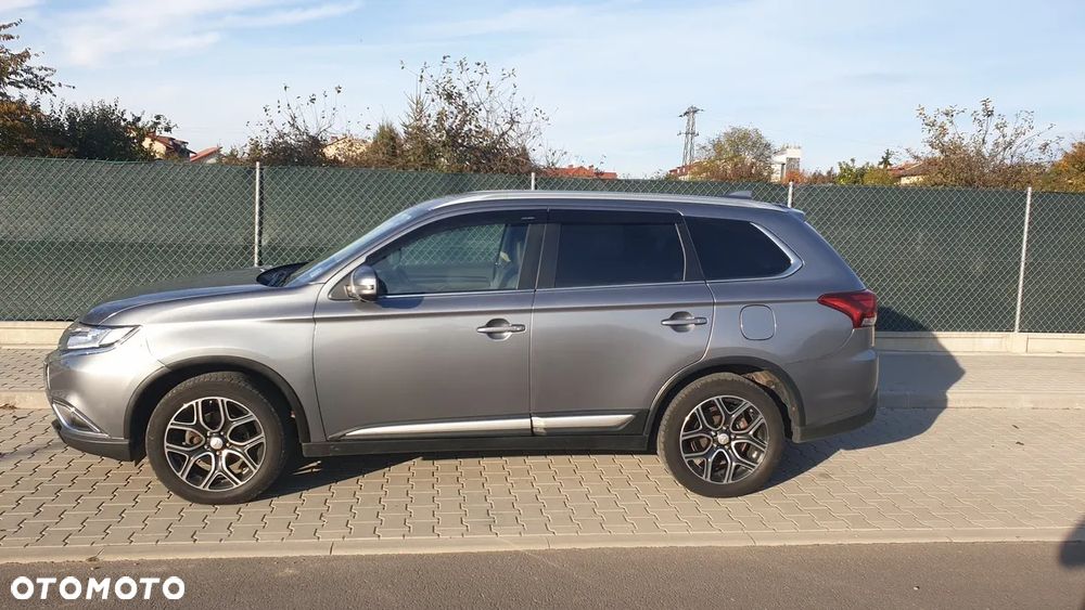 Mitsubishi Outlander - 2