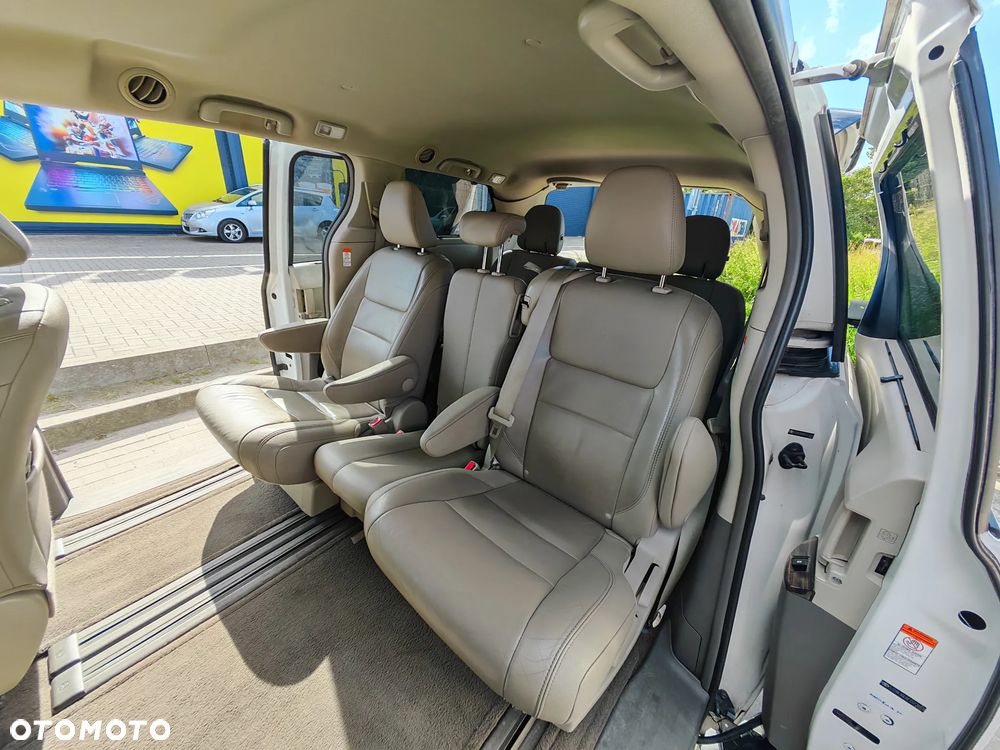 Toyota Sienna 3.5 V6 - 10