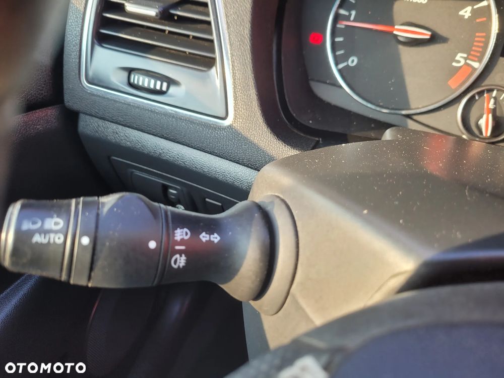 Renault Laguna dCi 150 FAP Start-Stop GT - 26