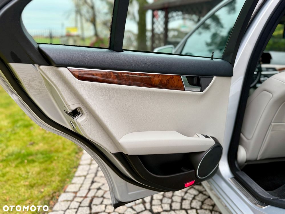 Mercedes-Benz Klasa C 350 4Matic (BlueEFFICIENCY) 7G-TRONIC Elegance - 21