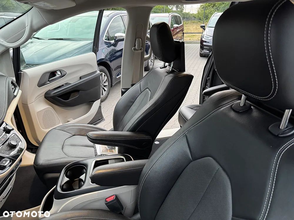 Chrysler Pacifica - 23