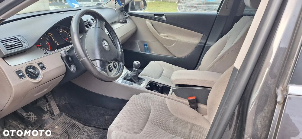 Volkswagen Passat - 2