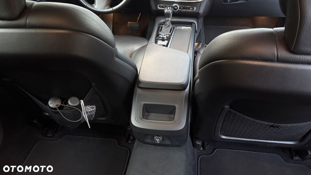 Volvo V90 D4 AWD Momentum - 29