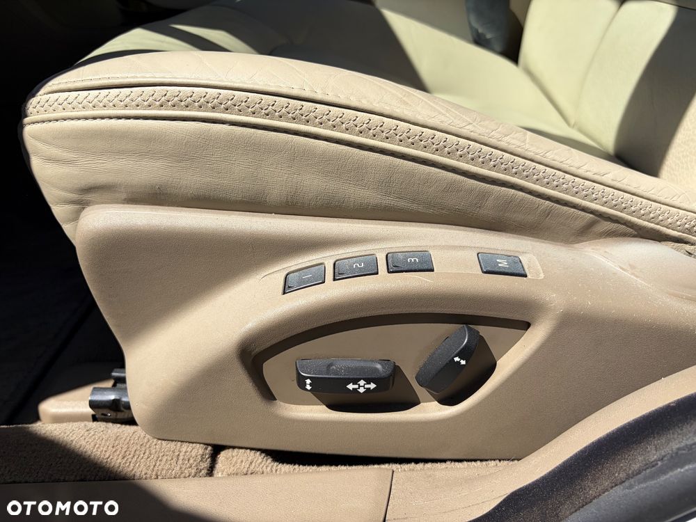 Volvo XC 70 - 23