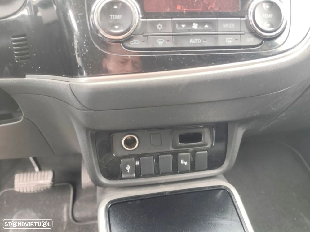 Mitsubishi Outlander - 19