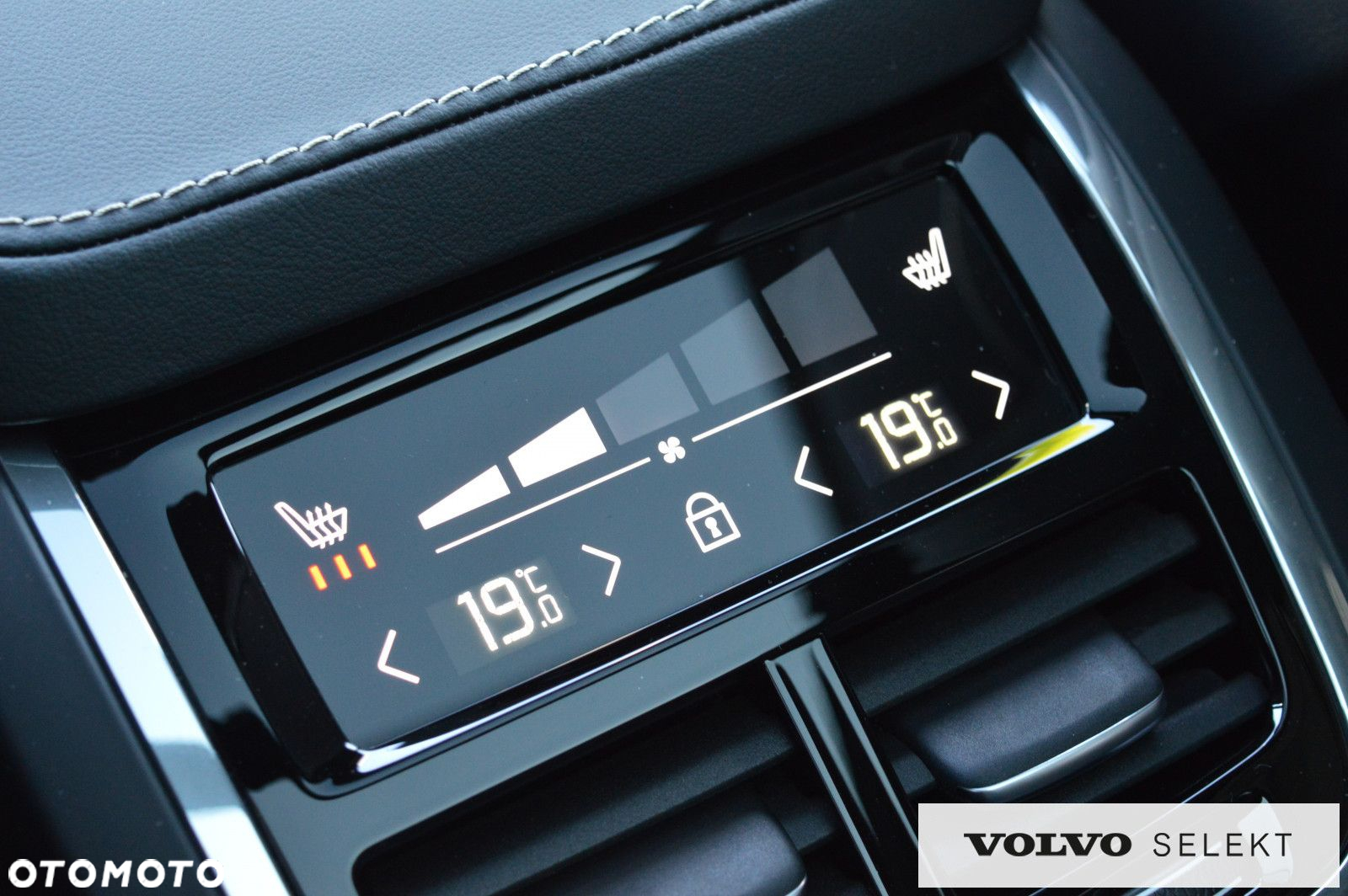 Volvo V90 Cross Country - 35
