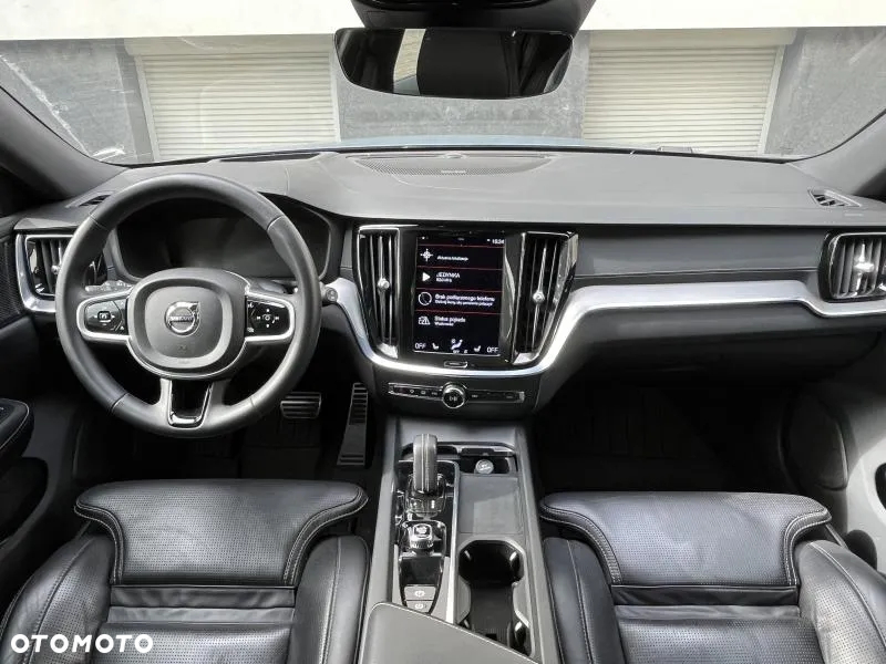 Volvo V60 B4 B R-Design - 13