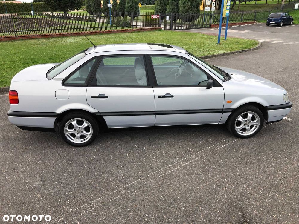 Volkswagen Passat - 4