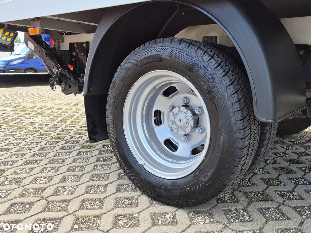 Iveco Daily 35C16, kontener 8PAL 4.38m x 2.12m x 2.13m, winda, klimatyzacja, bliźniaki, HAK 3.5T - 4