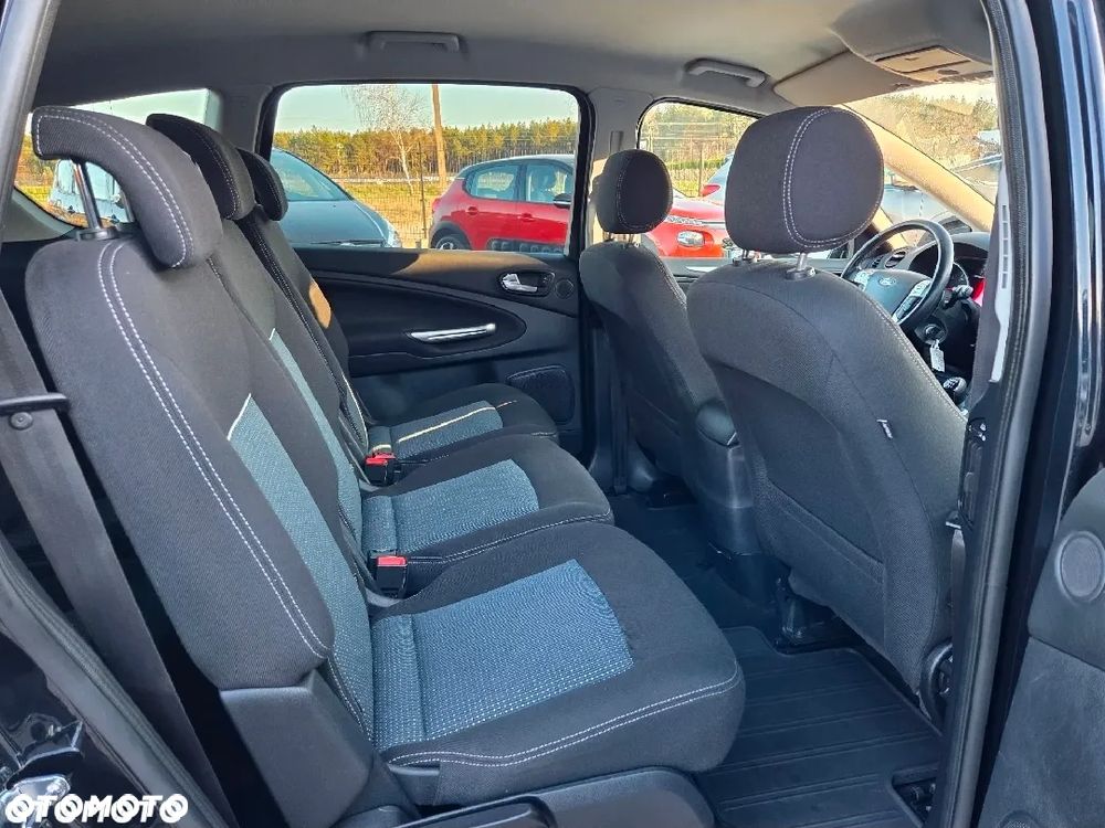 Ford S-Max - 17