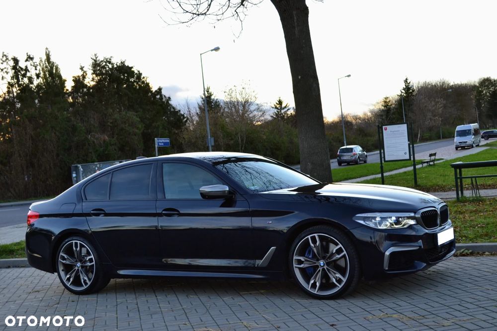 BMW Seria 5 M550i xDrive sport - 9