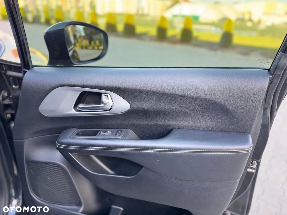 Chrysler Pacifica - 14