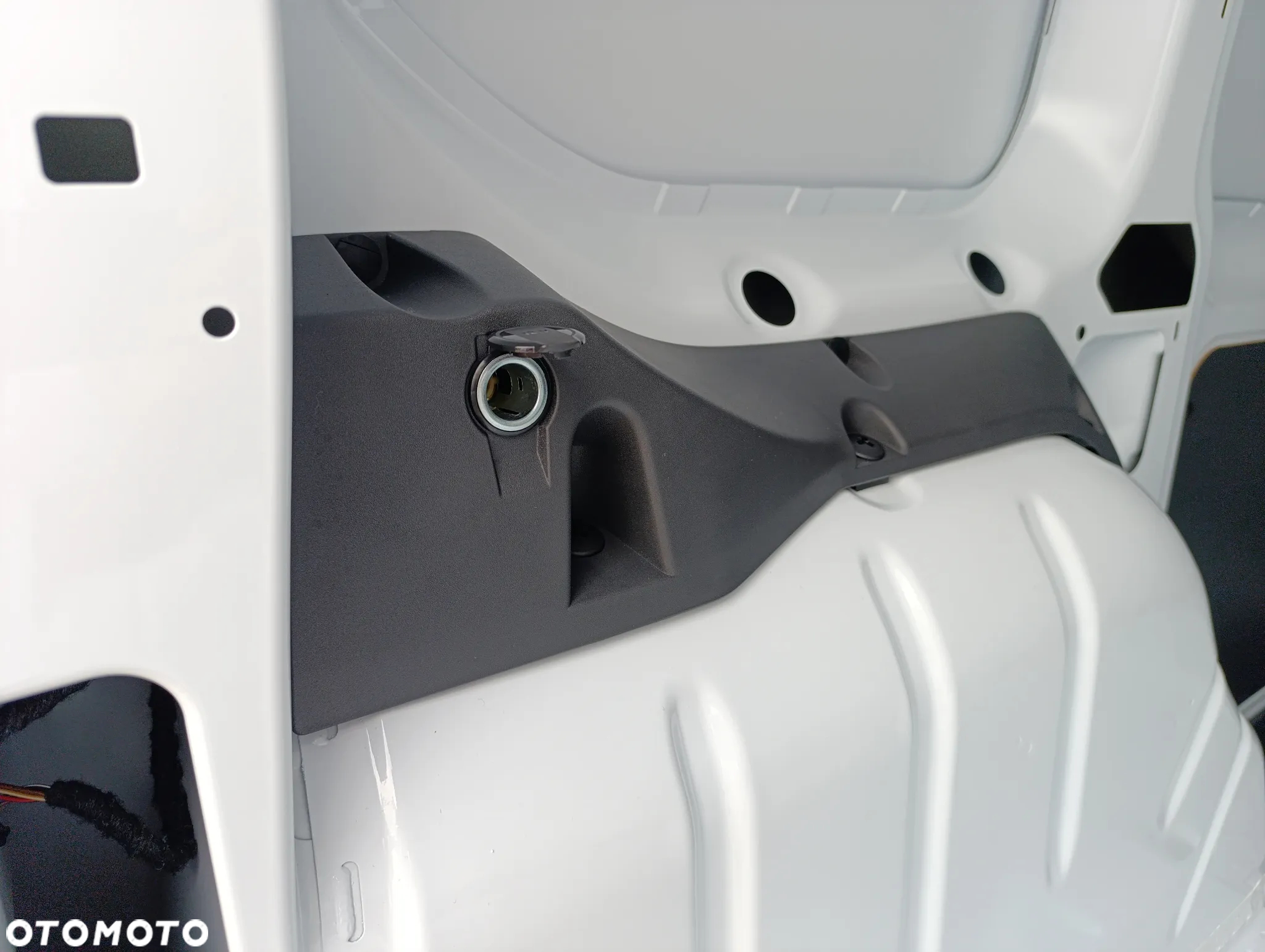 Ford Transit Connect - 11