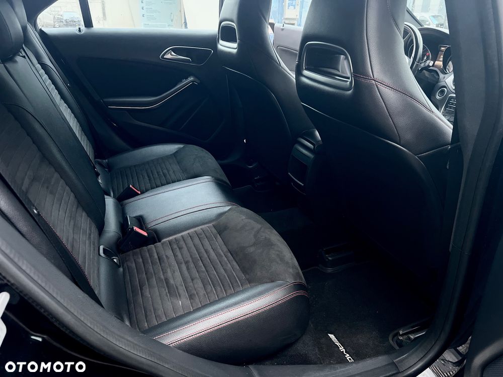 Mercedes-Benz CLA 180 7G-DCT AMG Line - 28