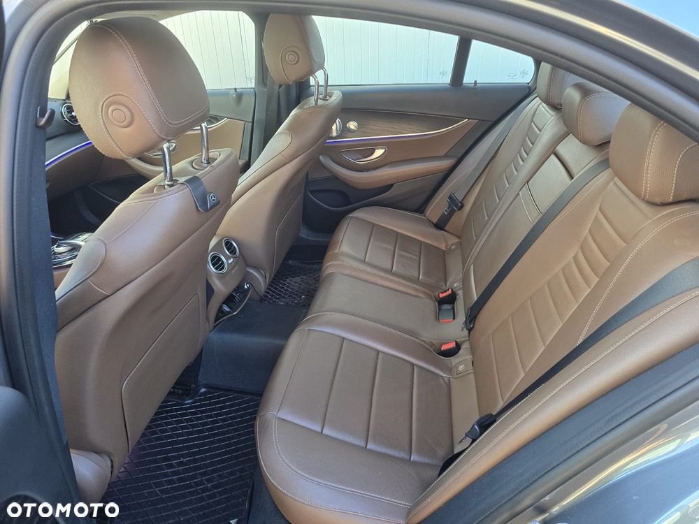 Mercedes-Benz Klasa E 220 d 9G-TRONIC - 11