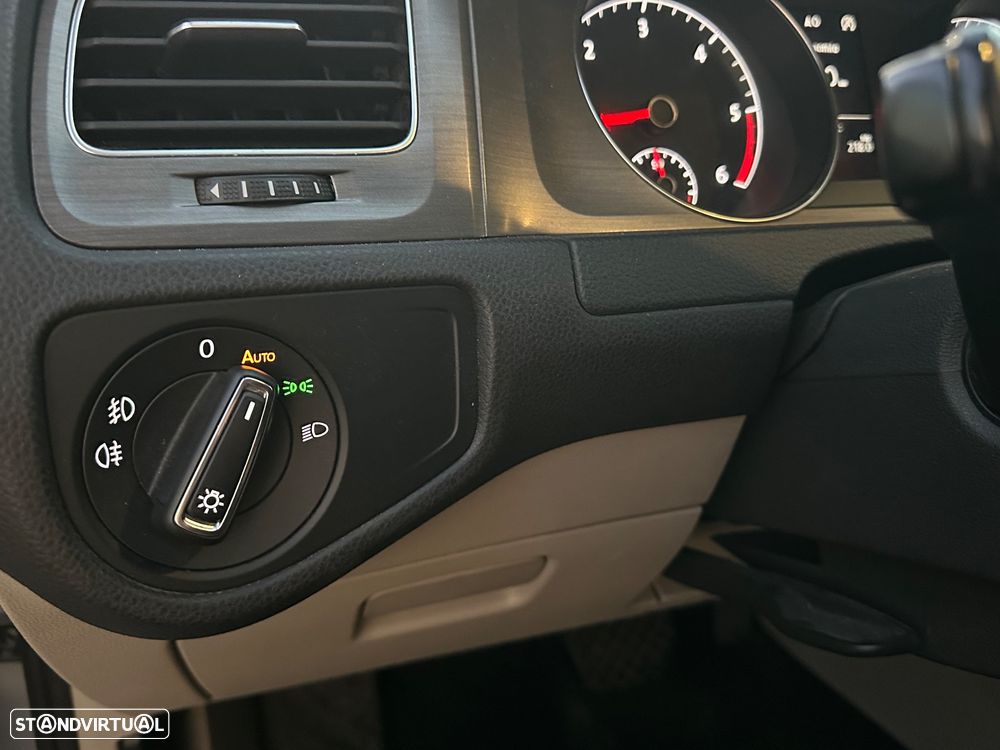 VW Golf 1.6 TDi Highline DSG - 15