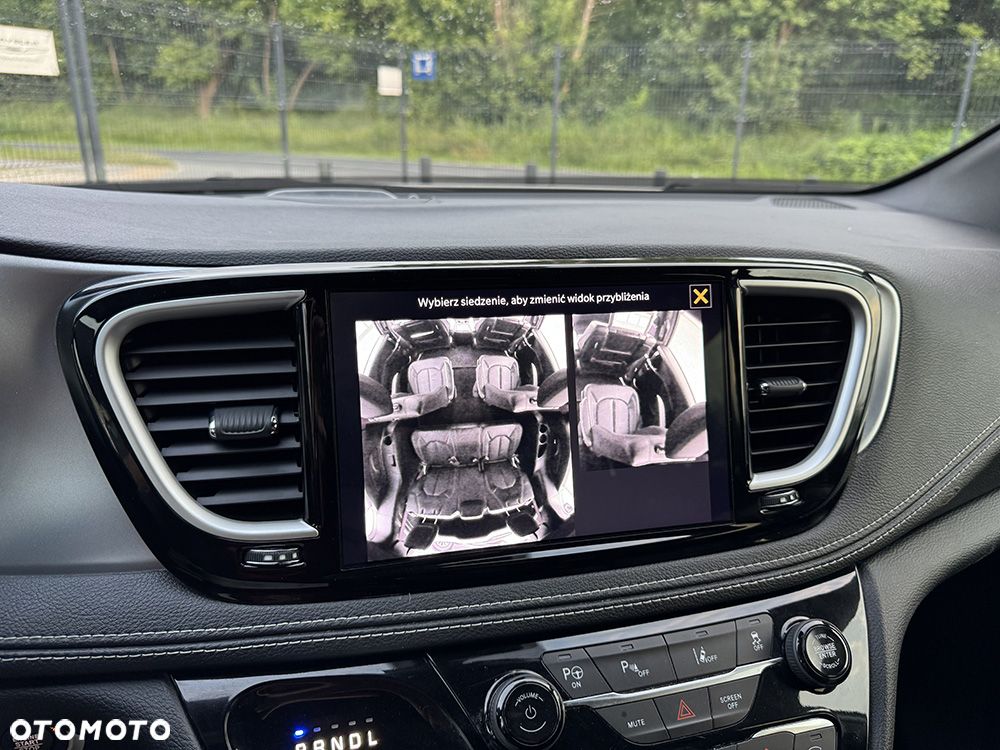 Chrysler Pacifica - 26