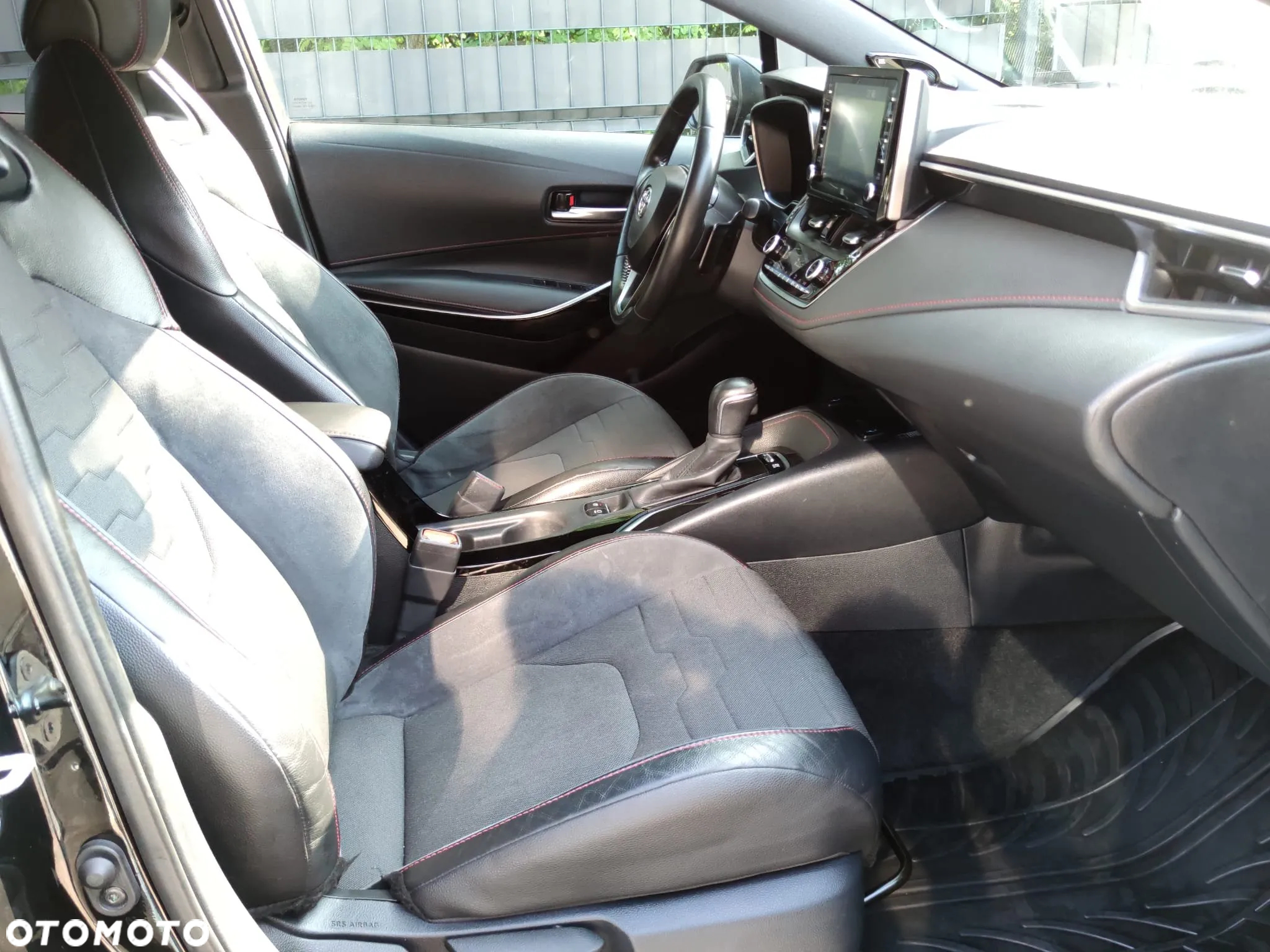 Toyota Corolla 2.0 Hybrid Executive - 34