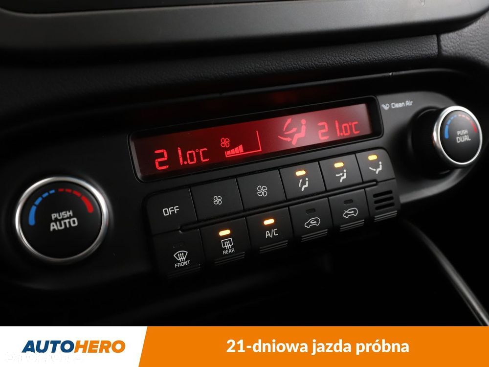 Kia Carens - 24