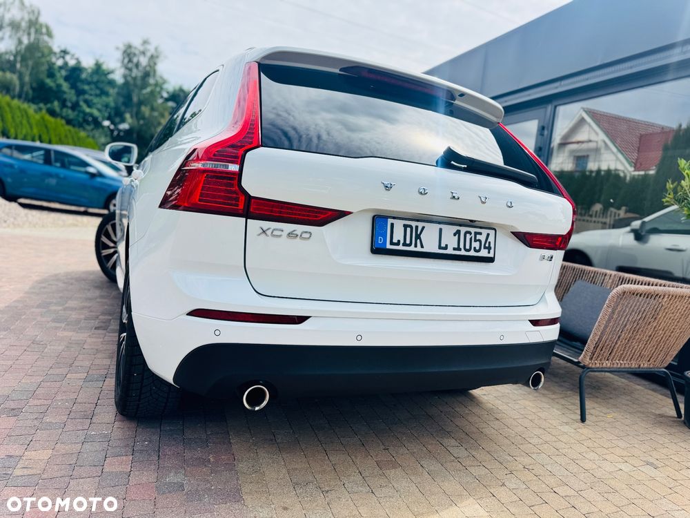 Volvo XC 60 B4 D AWD Geartronic Momentum Pro - 28