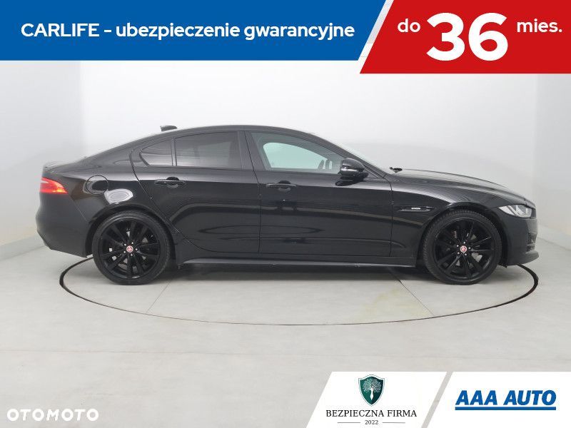 Jaguar XE - 8