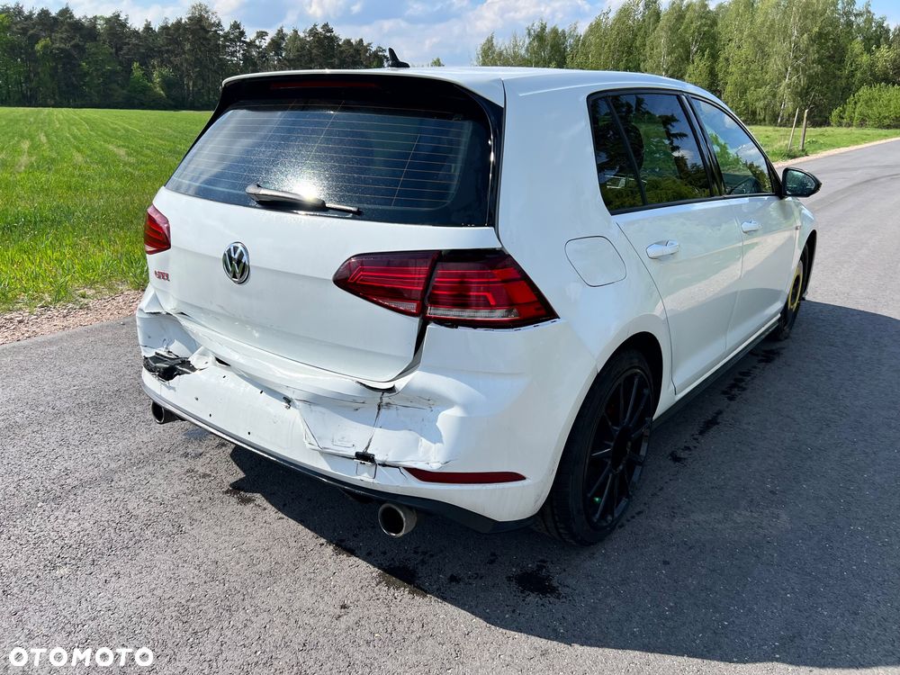 Volkswagen Golf - 5