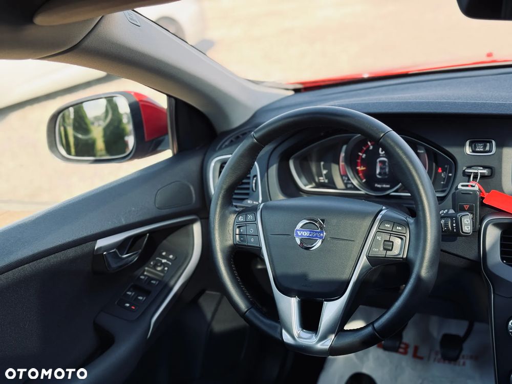 Volvo V40 T2 Momentum - 25