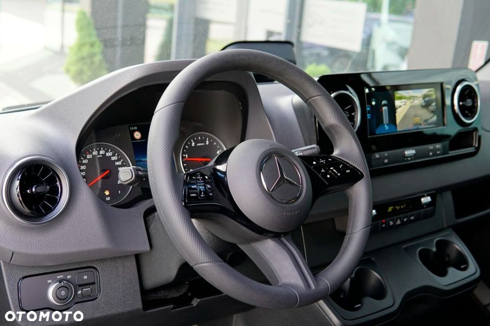 Mercedes-Benz Sprinter - 13