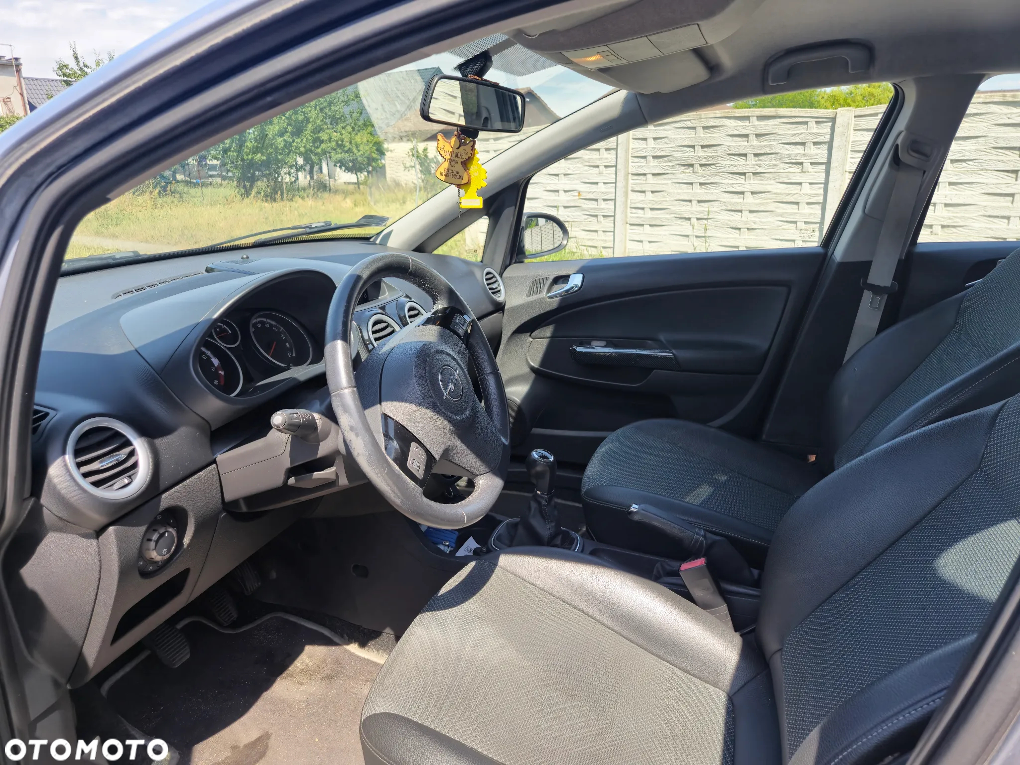 Opel Corsa 1.4 16V Cosmo - 8