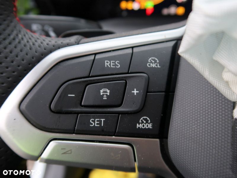 Volkswagen Golf - 25