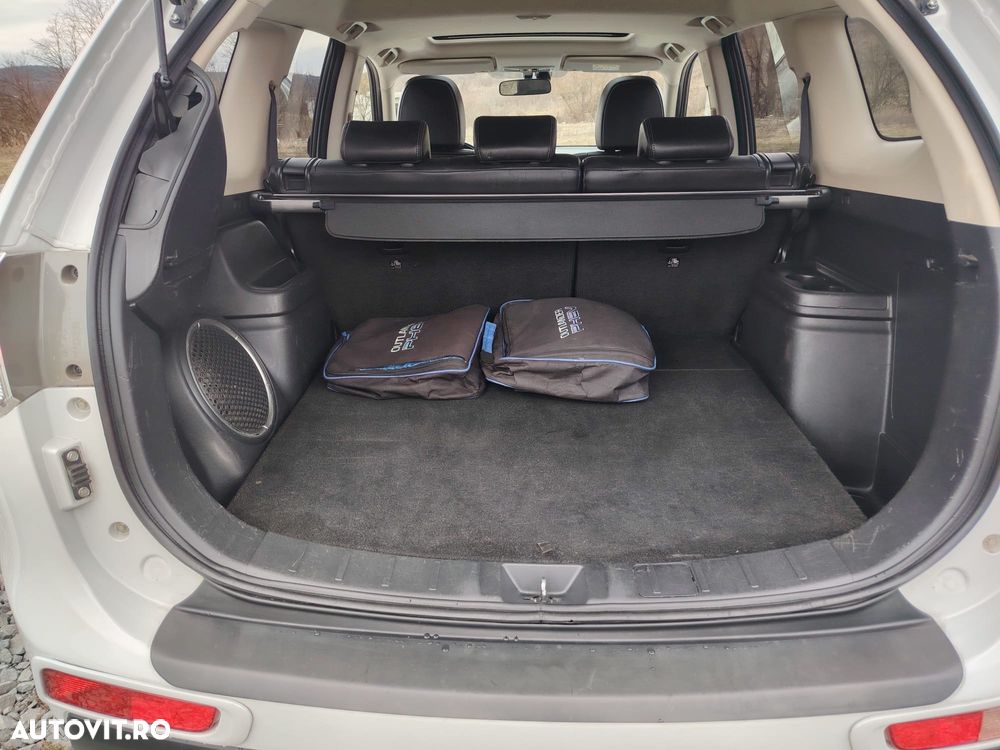 Mitsubishi Outlander 2.0 4WD Top - 17