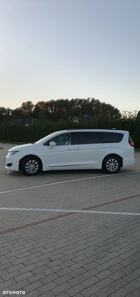 Chrysler Pacifica - 27