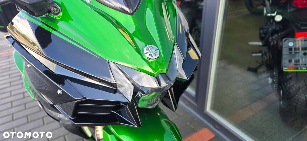 Kawasaki H2 - 9