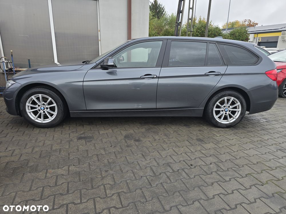 BMW Seria 3 318d Touring Sport Line - 12
