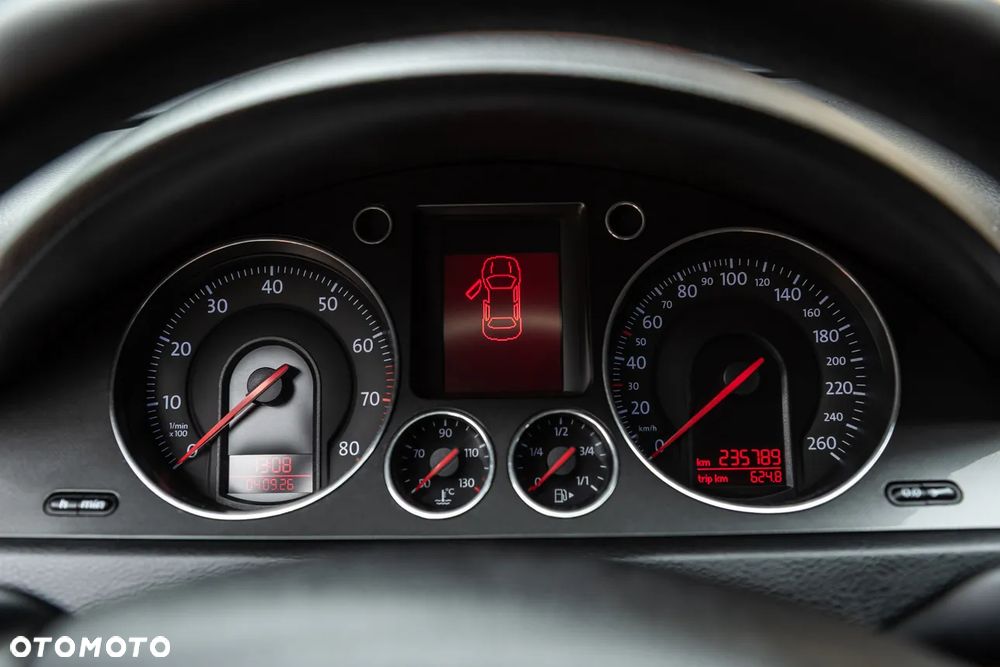 Volkswagen Passat 2.0 FSI Individual - 16