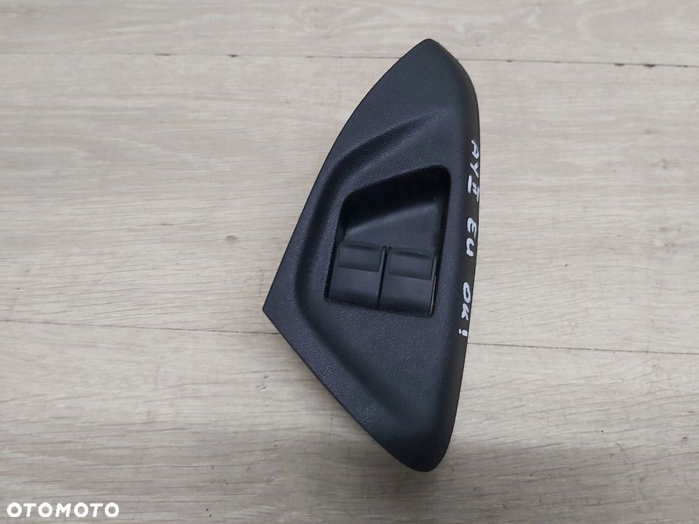 Toyota AYGO II przełącznik szyby lewy przód przycisk - 2