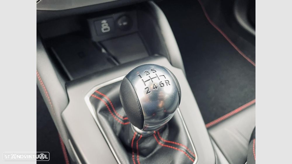 Ford Focus 1.0 EcoBoost MHEV ST-Line X - 16